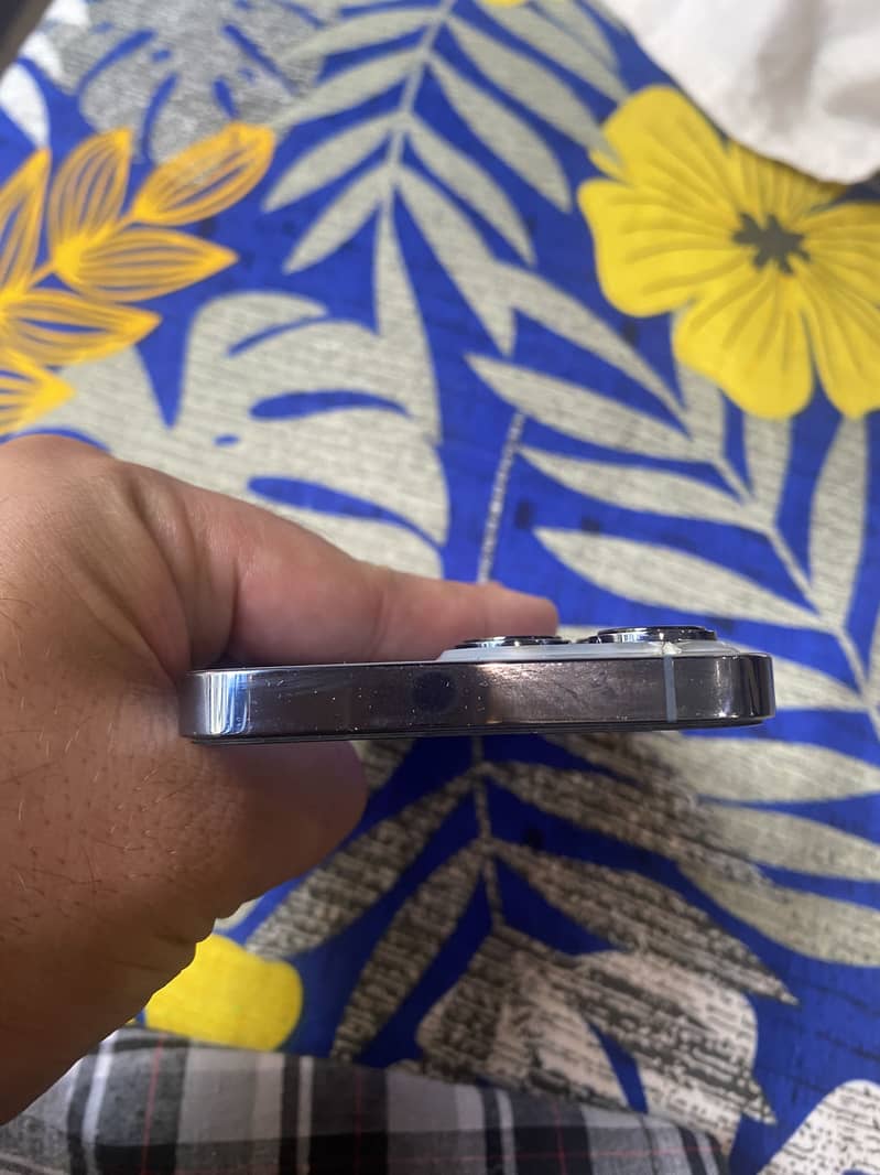 Apple iPhone 13 Pro 2