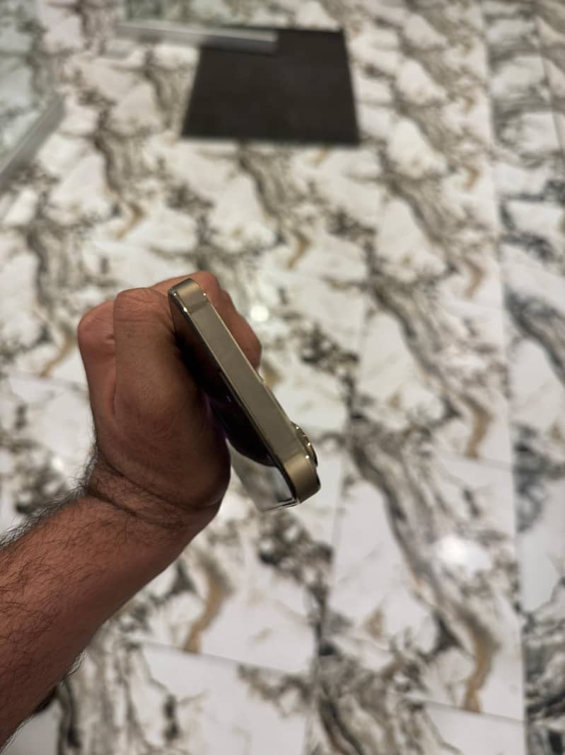Apple iPhone 13 Pro 4