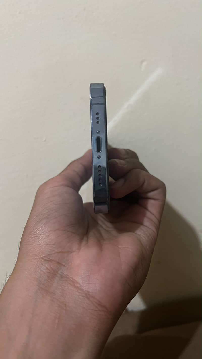 Apple iPhone 13 Pro 4