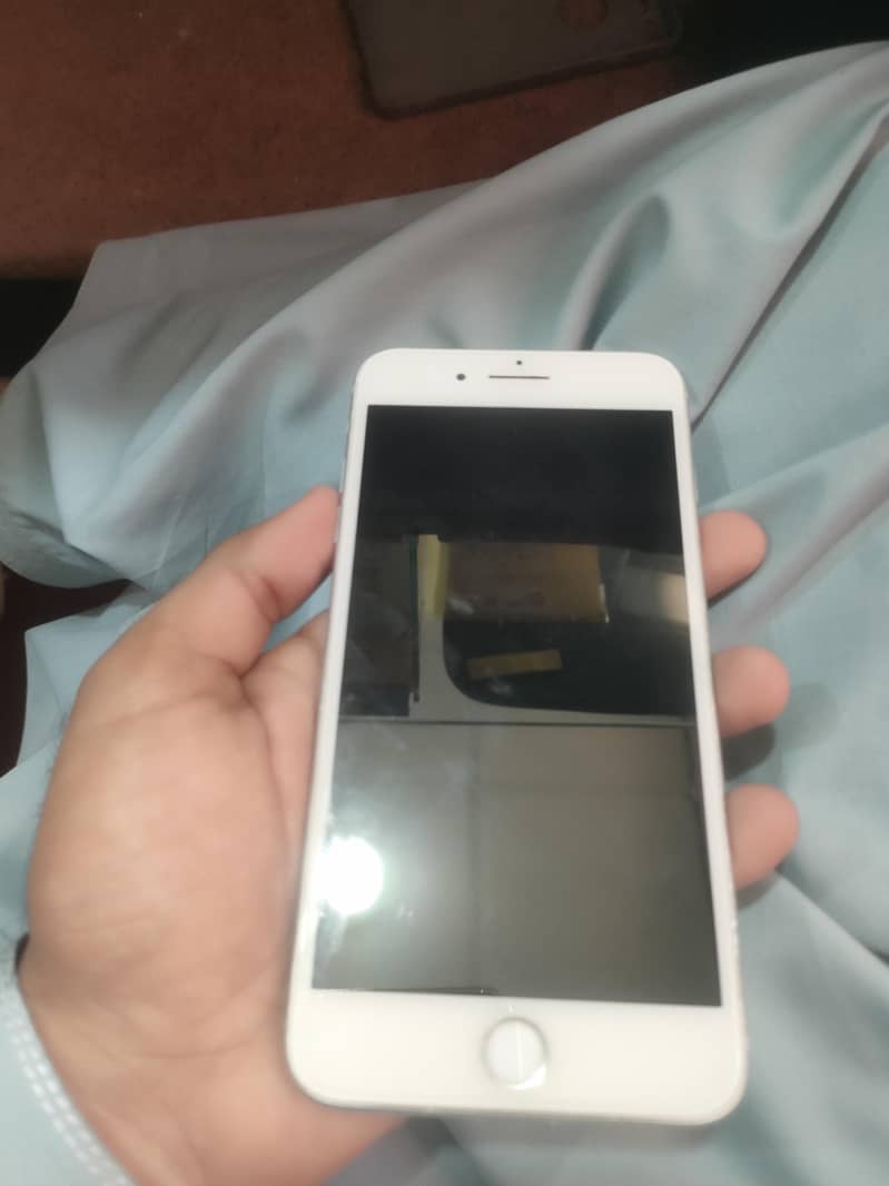 Apple iPhone 8 Plus 1