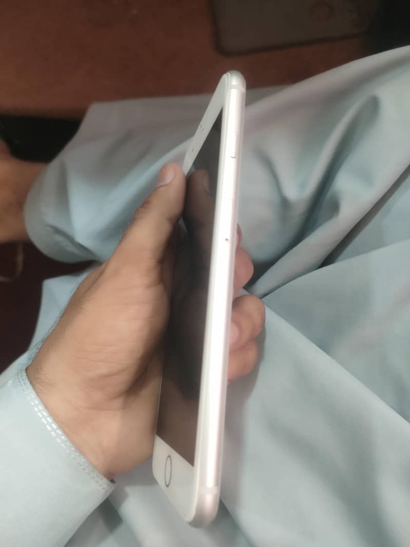 Apple iPhone 8 Plus 4