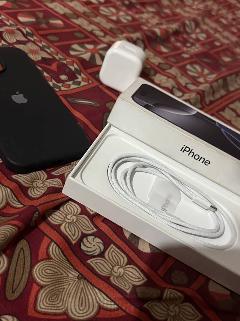 Apple iPhone 16 Pro Max jv 0