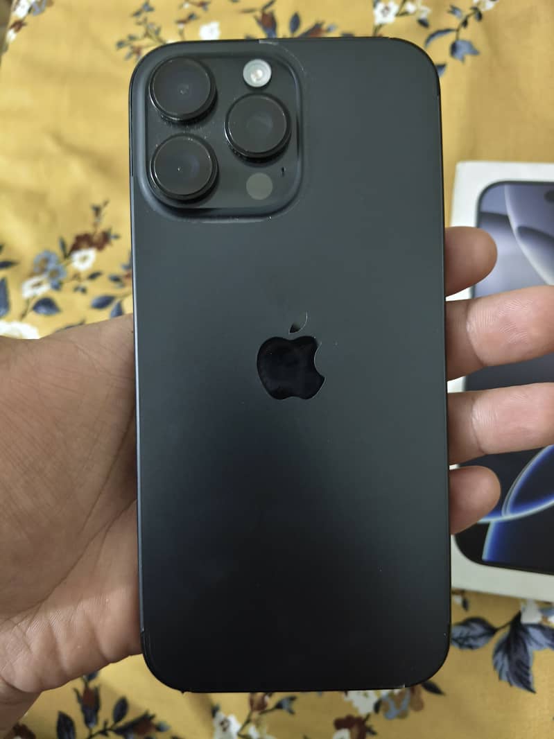 Apple iPhone 16 Pro Max jv 1