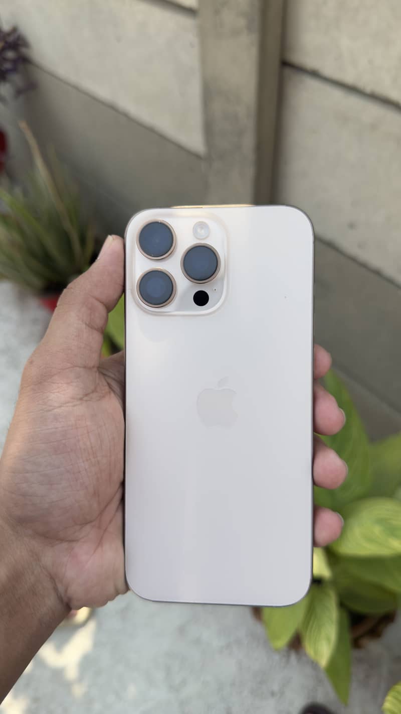 Apple iPhone 16 Pro Max 0