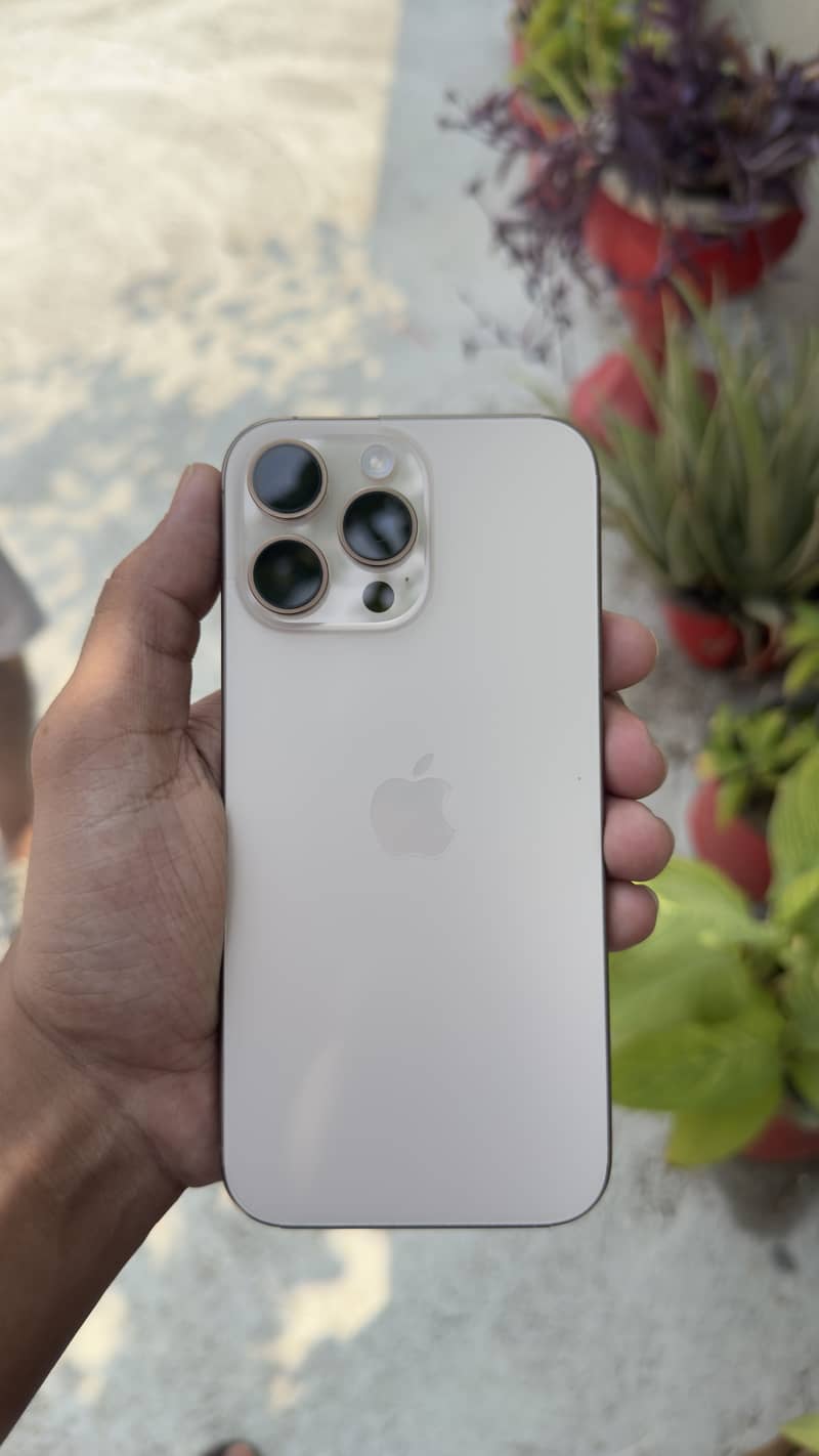 Apple iPhone 16 Pro Max 1