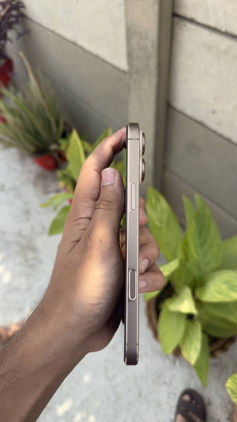 Apple iPhone 16 Pro Max 3