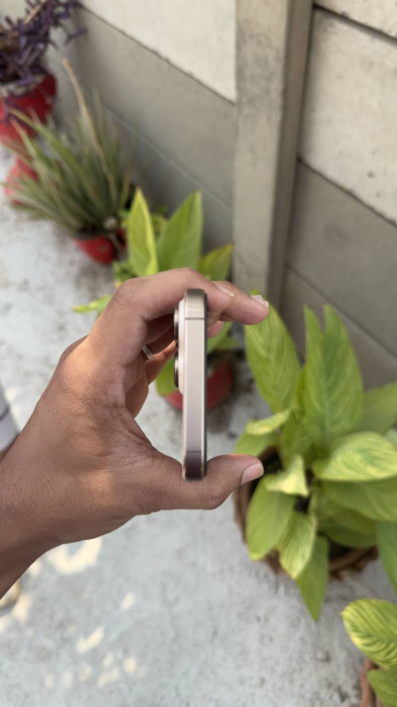 Apple iPhone 16 Pro Max 5
