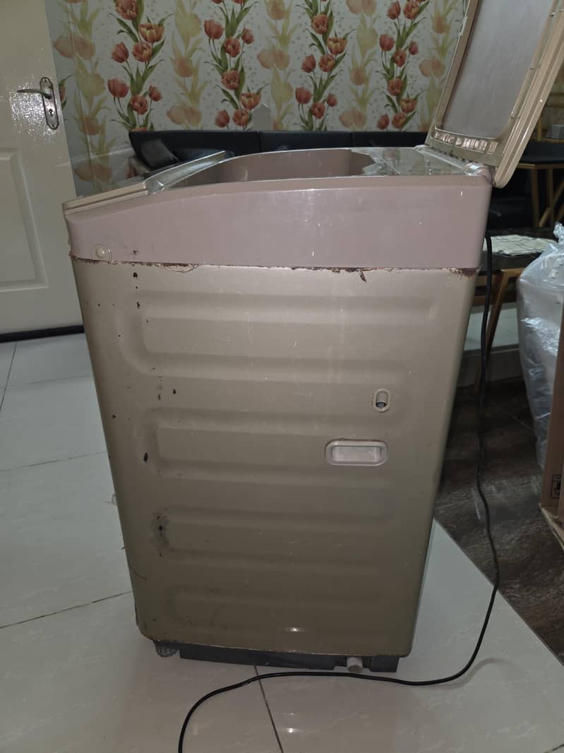 Dawlance Automatic waching machine 7