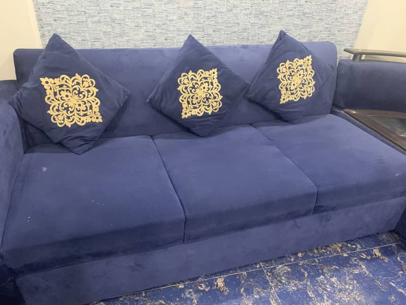 L shape used 7 seater Sofas with center table 0