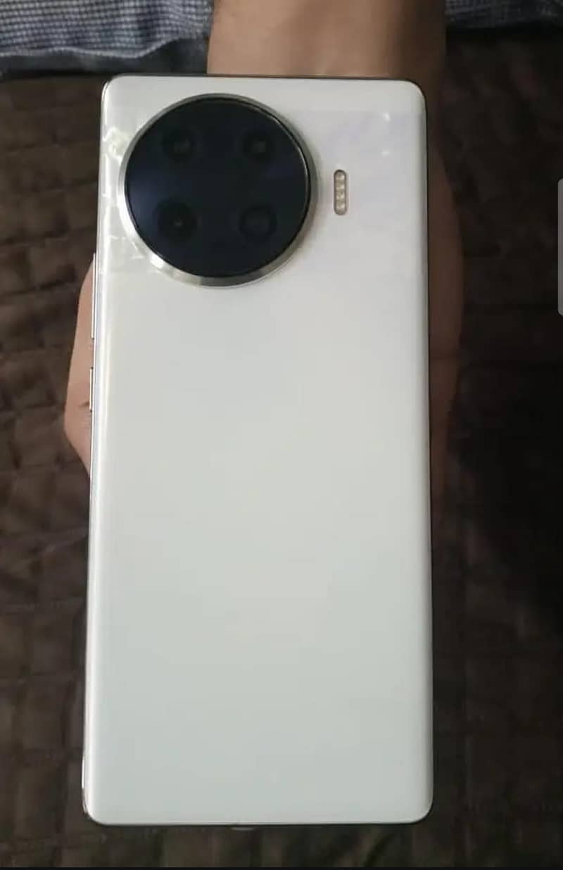 Tecno Spark 20 Pro Plus 3