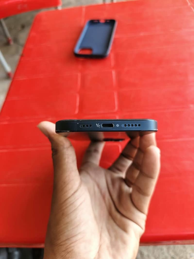 Apple iPhone 13 4