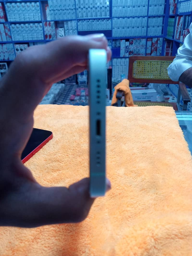 Apple iPhone 12 3