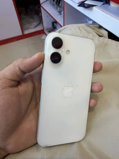Apple iPhone 16