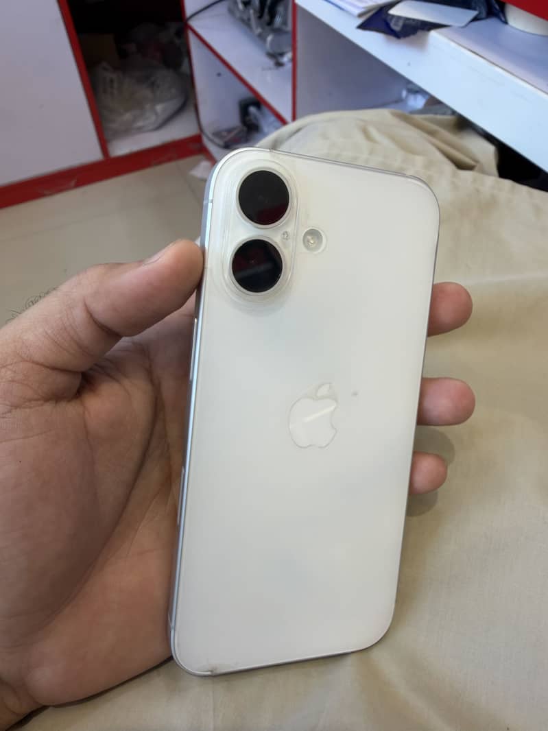 Apple iPhone 16 0