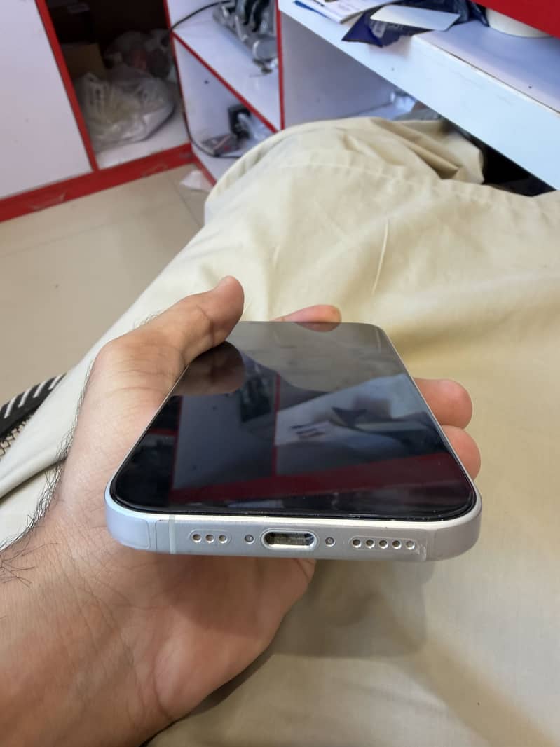 Apple iPhone 16 1