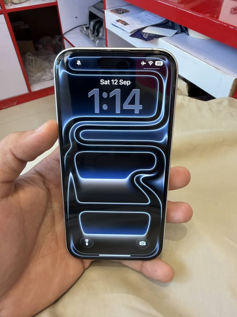 Apple iPhone 16 2