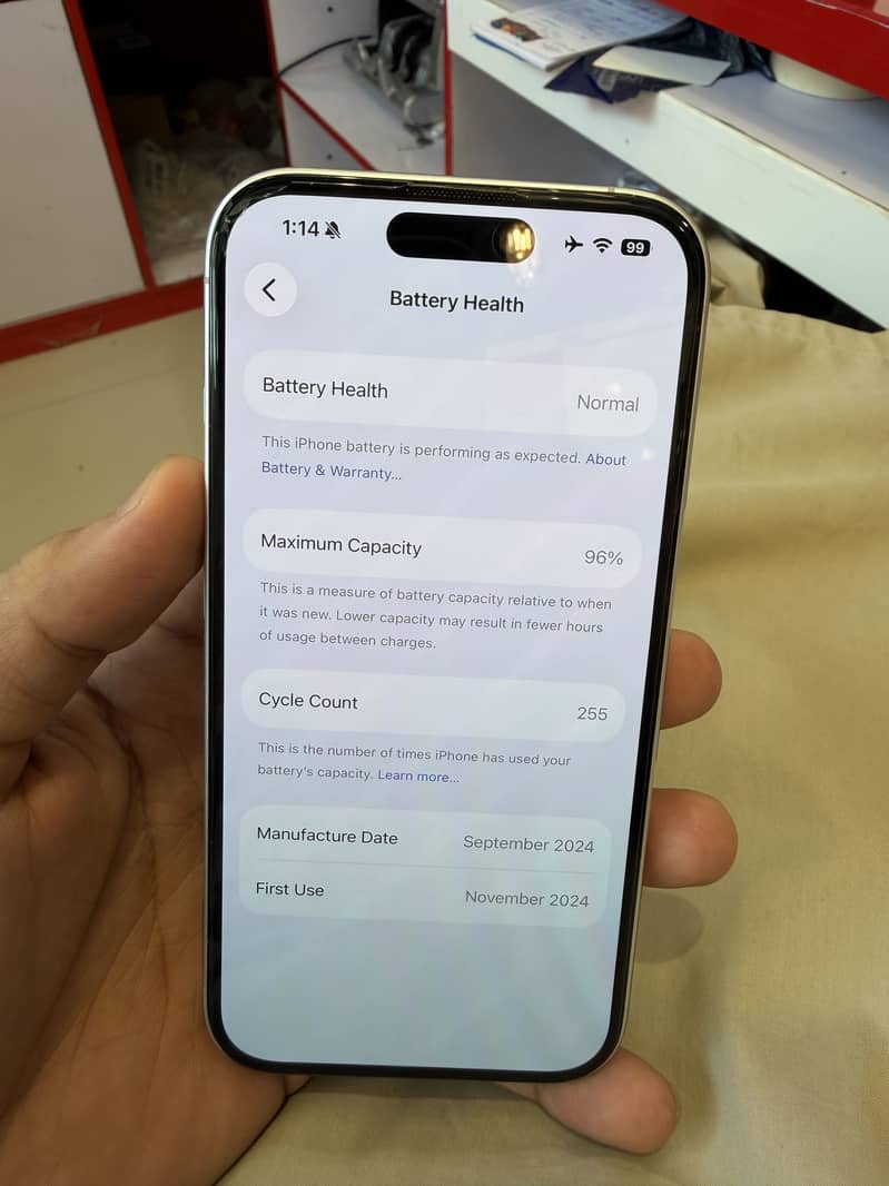Apple iPhone 16 5