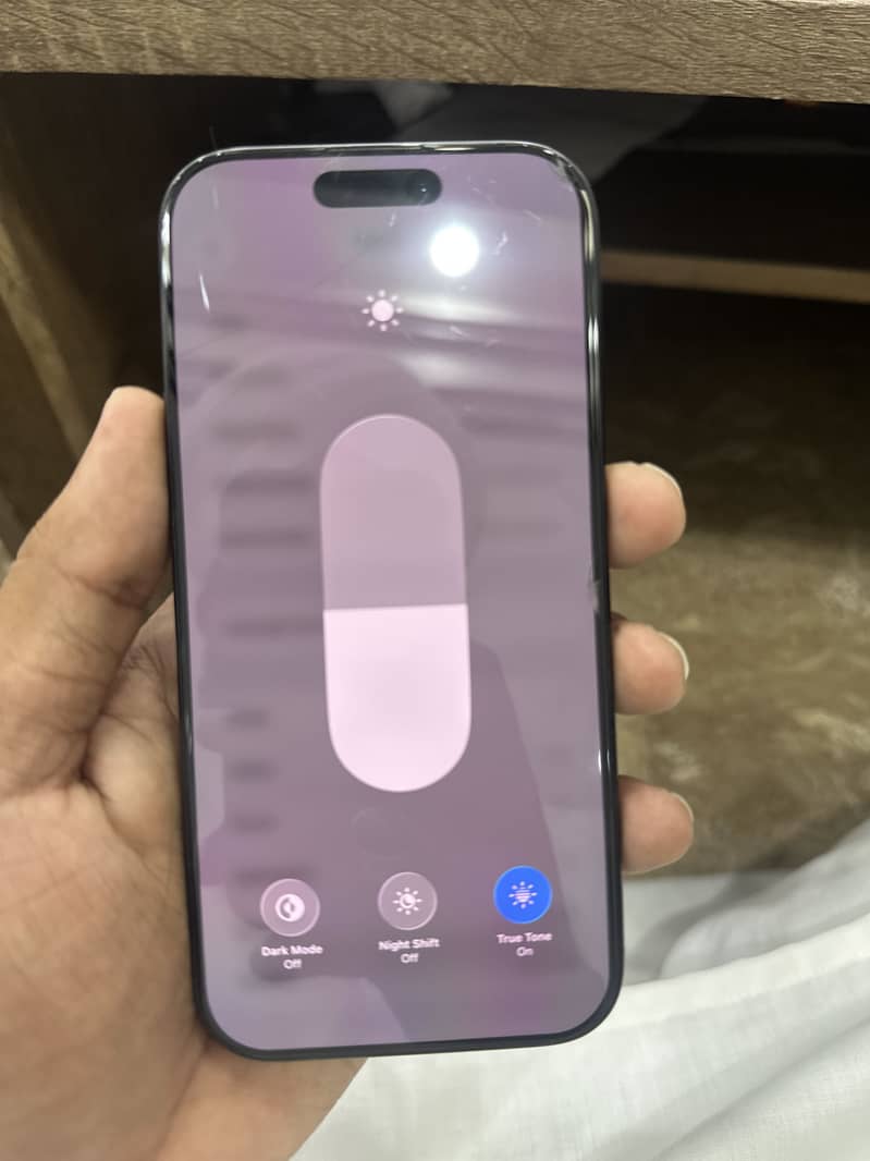 Apple iPhone 16 Pro 1