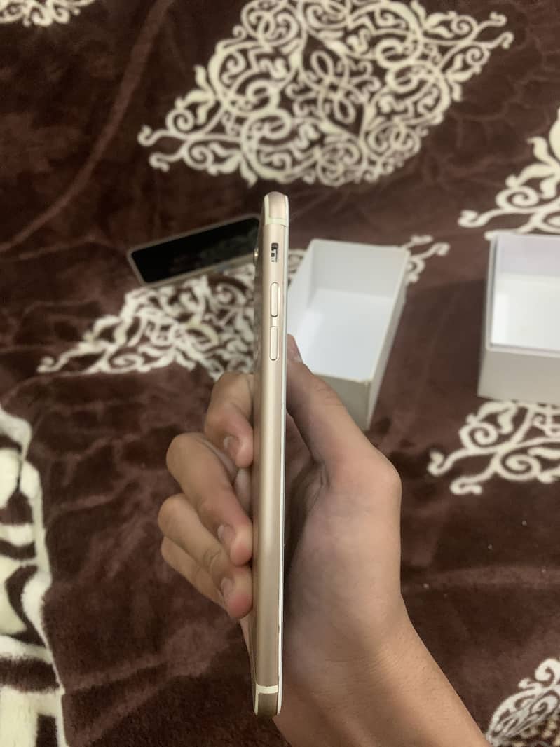 Apple iPhone 6S Plus 5