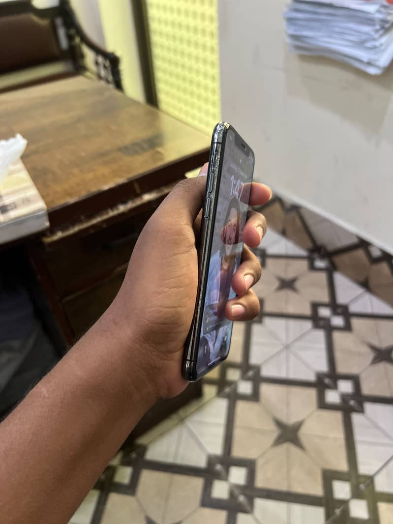 Apple iPhone X 0