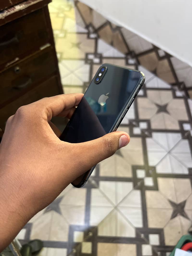 Apple iPhone X 3