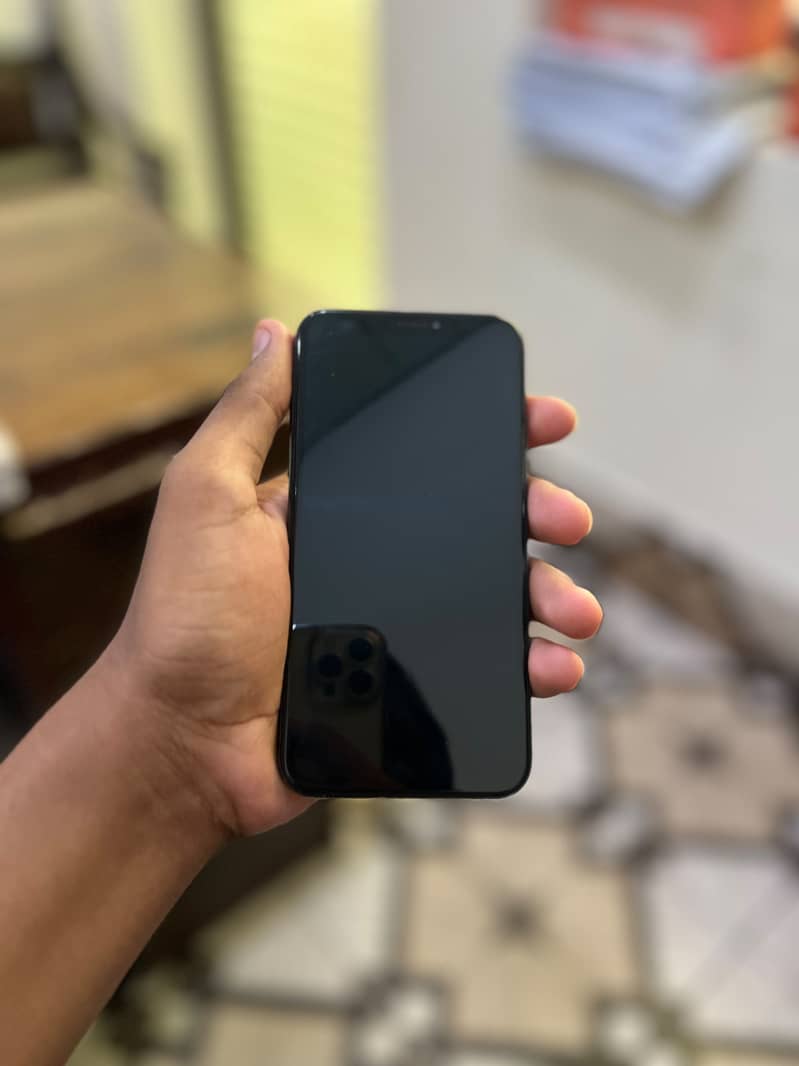 Apple iPhone X 4