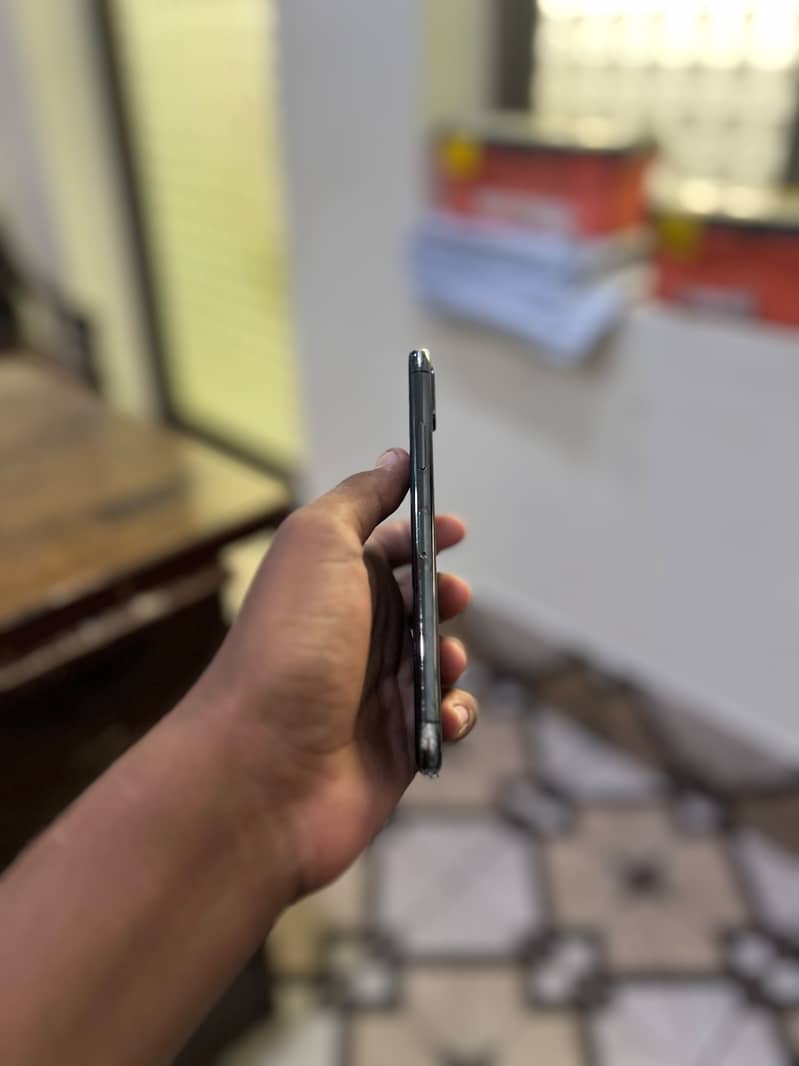 Apple iPhone X 6