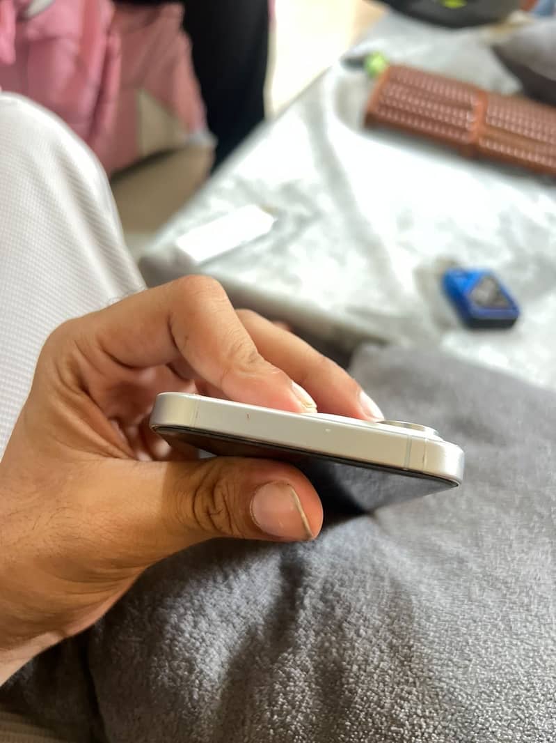 Apple iPhone 15 Pro Max 2