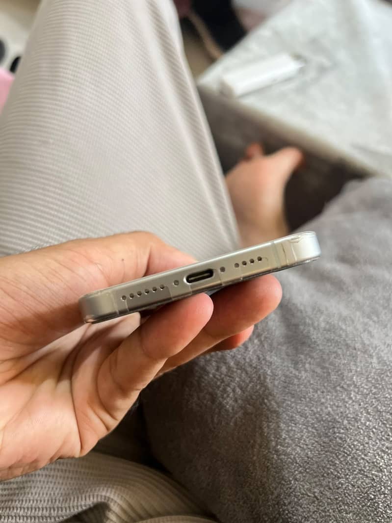 Apple iPhone 15 Pro Max 3