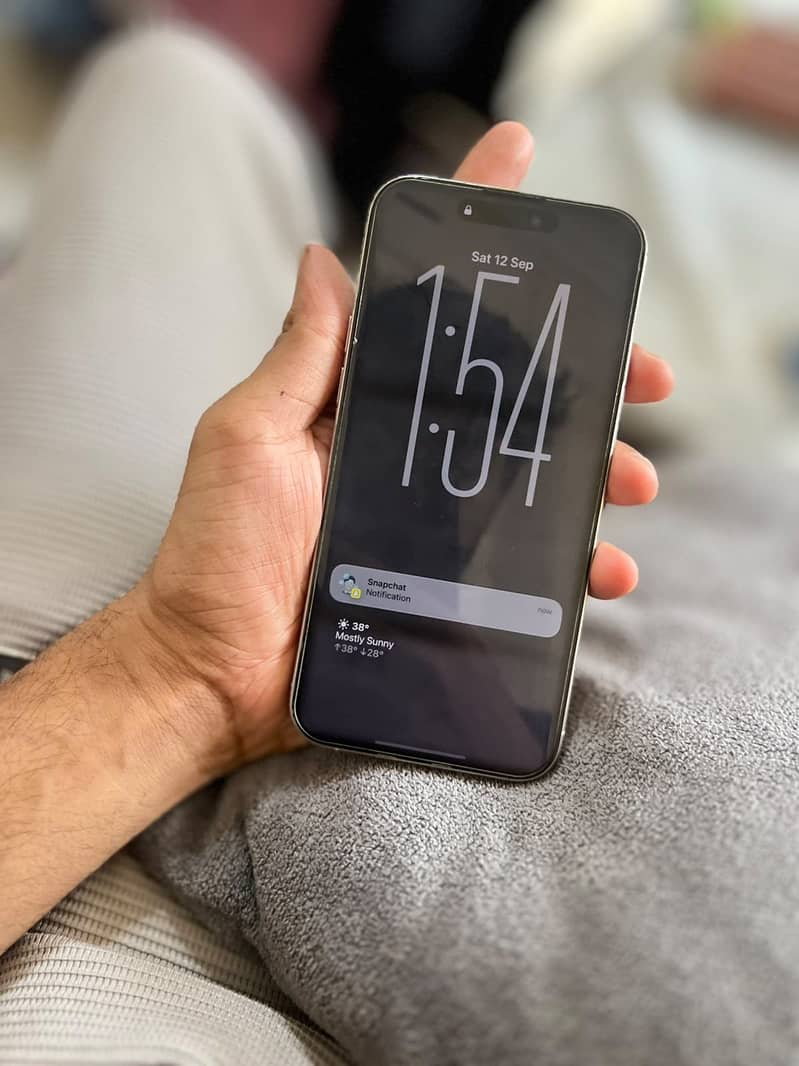 Apple iPhone 15 Pro Max 4