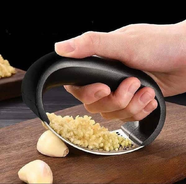 Stainless Steel Garlic Press Crusher & Mincer| Manual Garlic Chopper, Ginger Crusher & Garlic Squeezer| Heavy Duty Garlic Rocker for Easy Garlic Paste Making| Kitchen Tool & Vegetable Chopping Gadget