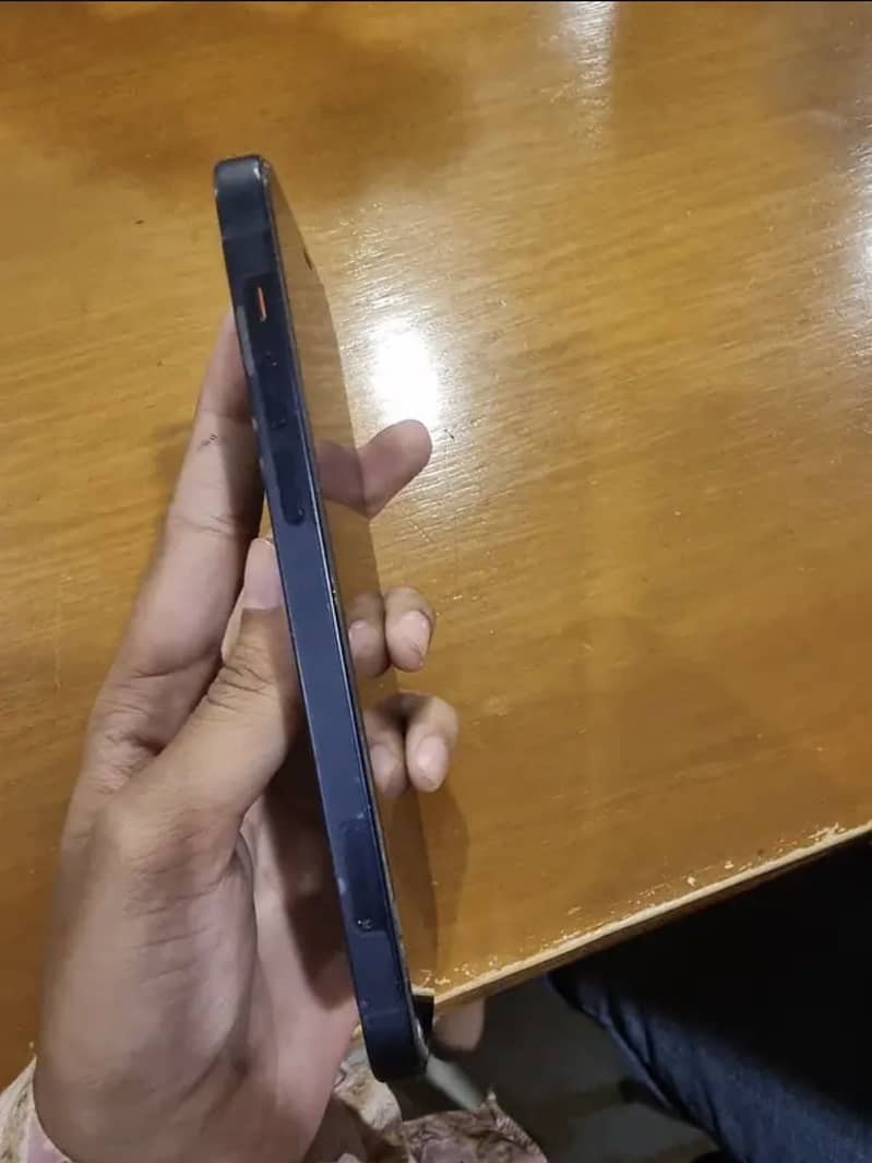 Apple iPhone 12 3