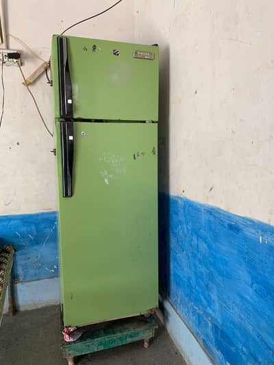فریج برائے فروخت   کنڈیشن: 10/8  فریج مجموعی طور پر ٹھیک حالت میں