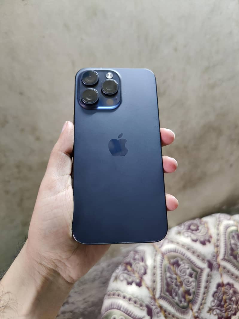 Apple iPhone 15 Pro Max 0