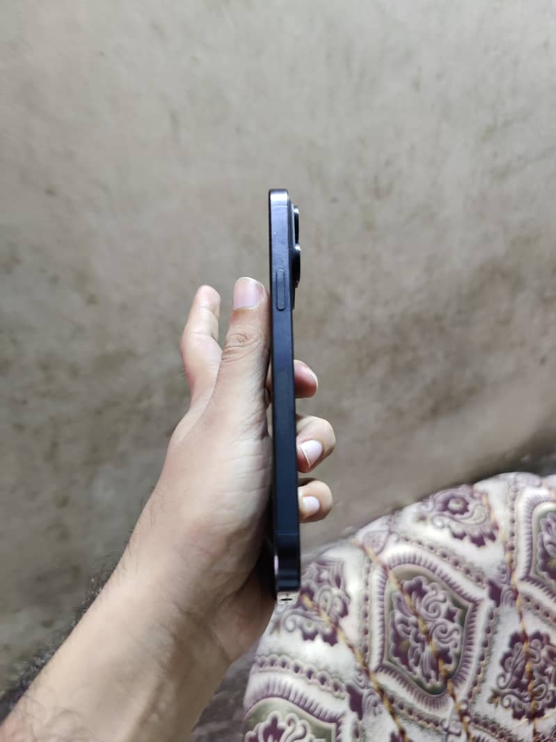 Apple iPhone 15 Pro Max 1
