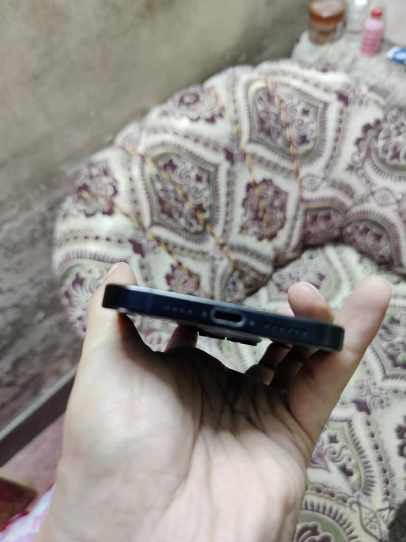 Apple iPhone 15 Pro Max 3