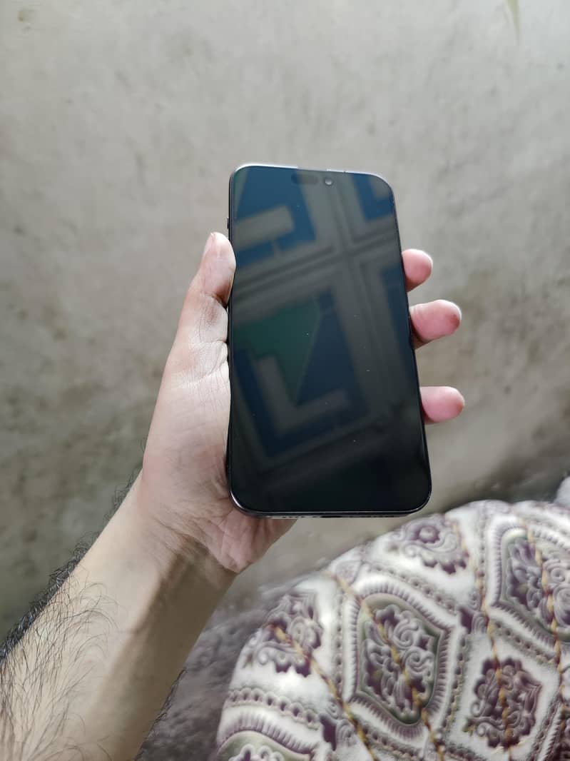 Apple iPhone 15 Pro Max 4