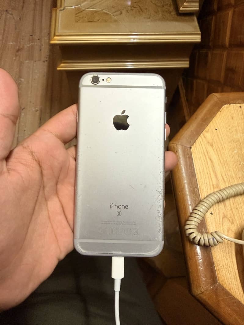 Apple iPhone 6S 1