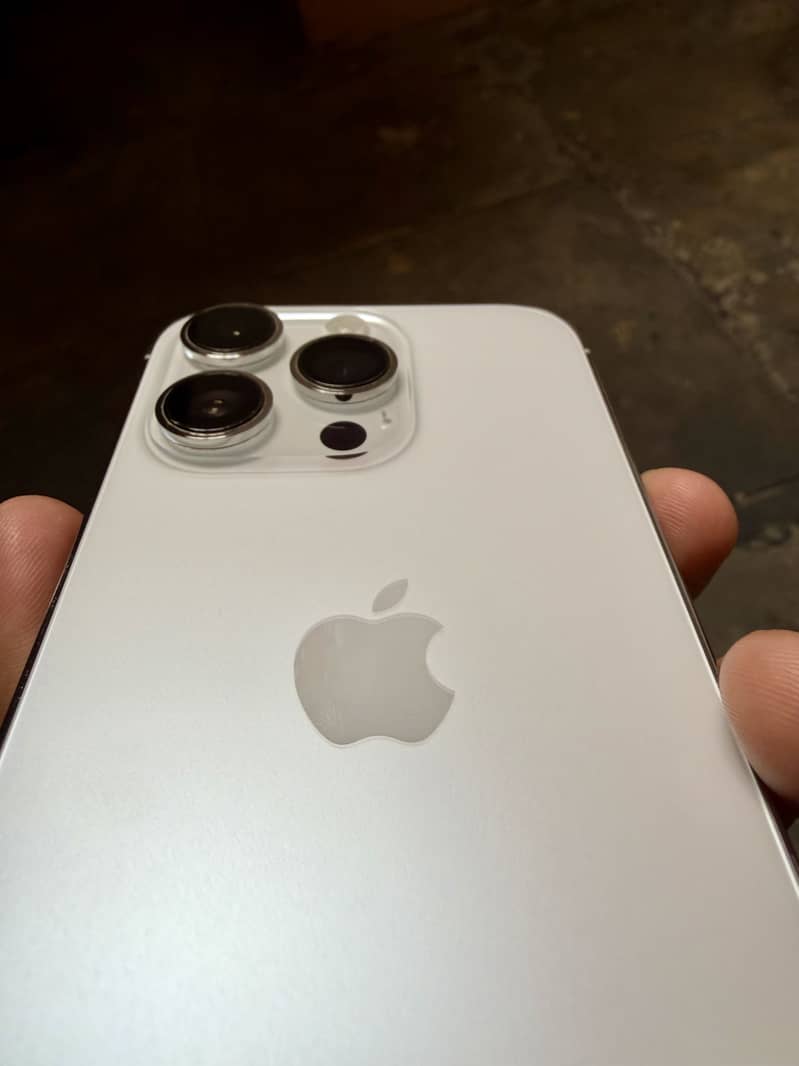Apple iPhone 14 Pro 0