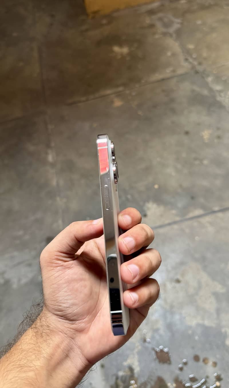 Apple iPhone 14 Pro 2