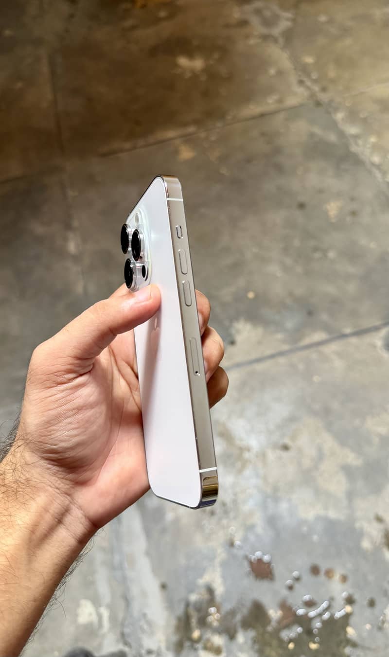 Apple iPhone 14 Pro 3