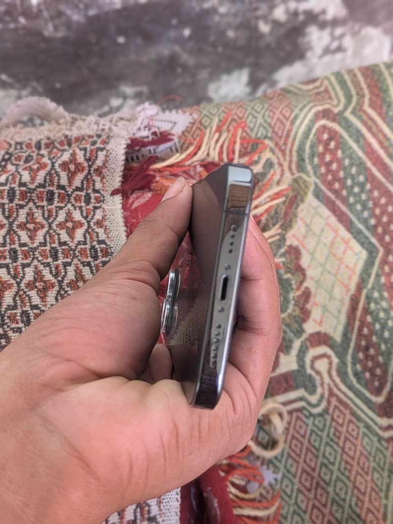 iphone 12 pro max 1