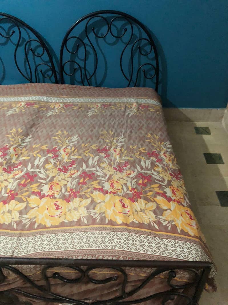 iron bed 0