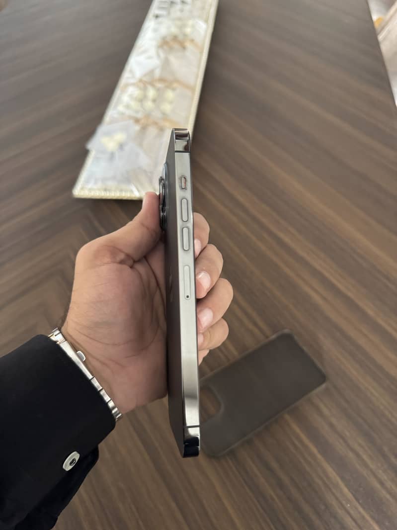 Apple iPhone 13 Pro Max 2