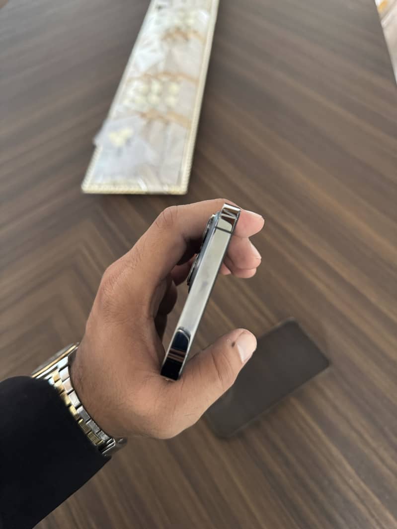 Apple iPhone 13 Pro Max 4