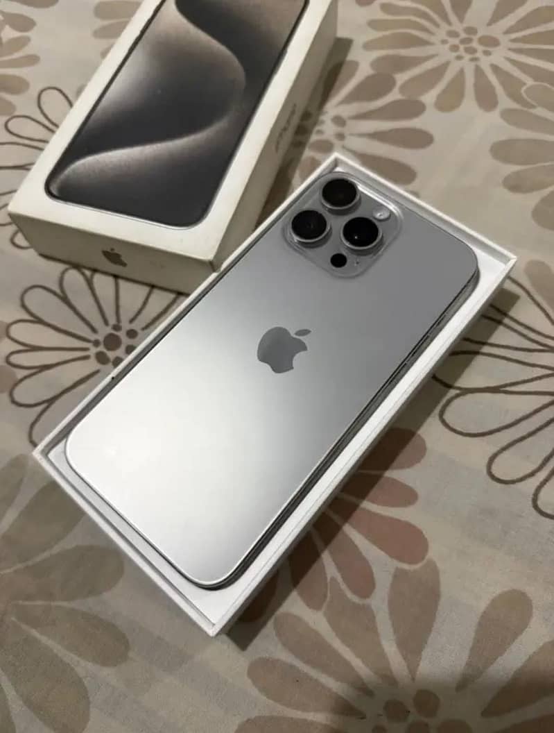 Apple iPhone 15 Pro Max 1