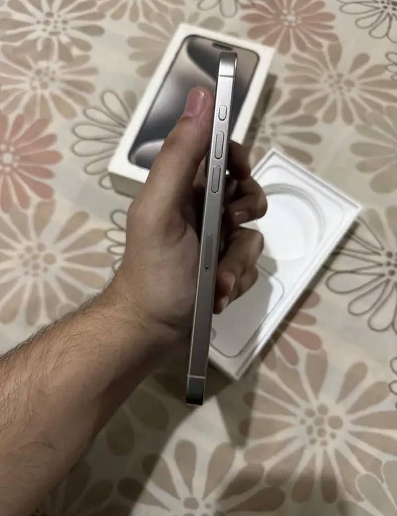 Apple iPhone 15 Pro Max 5