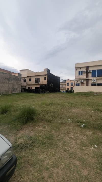 8 Marla Residential Plot for Sale in Usman Block, Bahria Town Phase 8