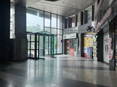 213 Sqft Ground Floor Shop For Sale Main Boulevard Gulberg Lll Lahore.