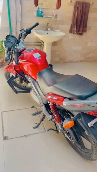 Suzuki gsx new condition bike 350000